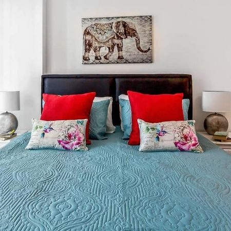 Stunning 2 Bed/2 Bath In Town Centre & Parking! Appartement Bracknell Buitenkant foto